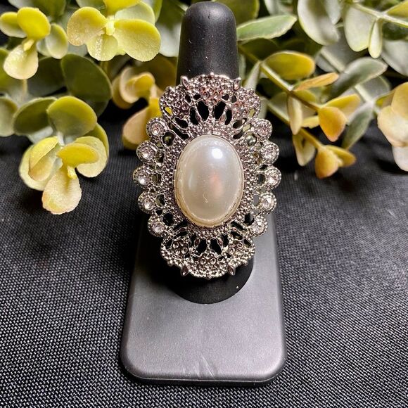 Radiantly Regal White Ring (75) - Picture 3 of 3